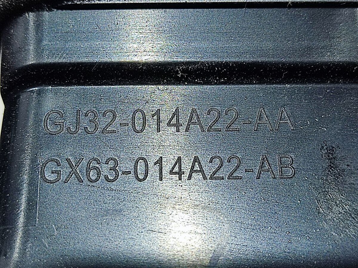 LR093892 Дефлектор повітря в центральній консолі задній Range Rover Velar L560 (2018-) Б/у